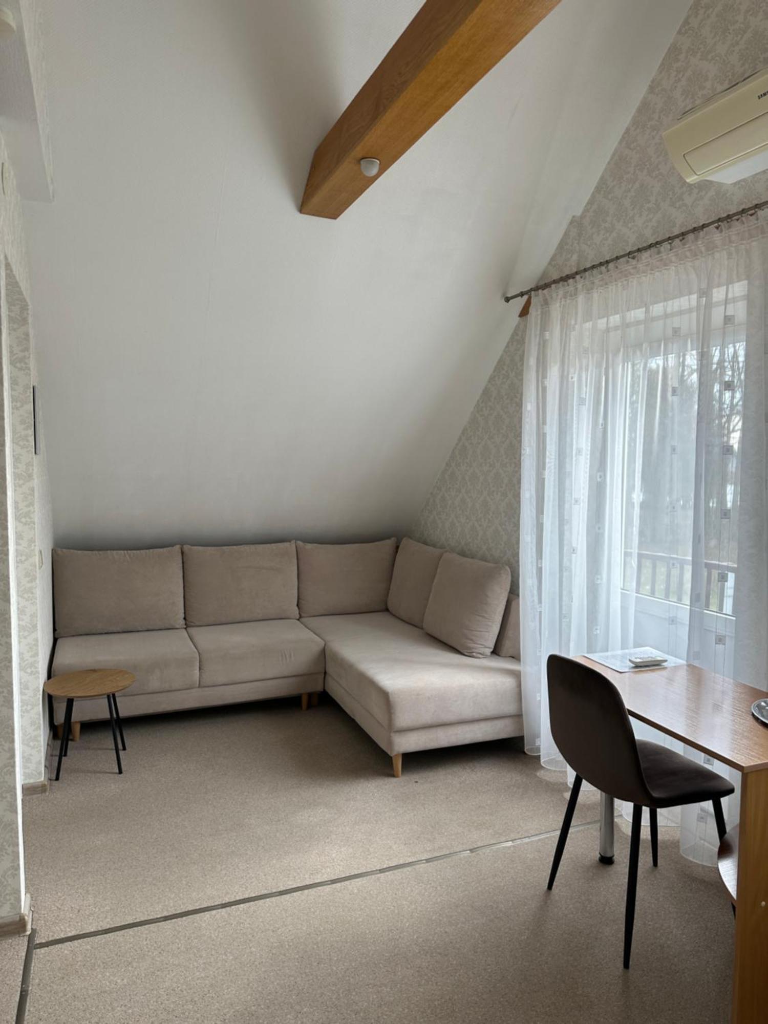 ホテル Asmonienes Sveciu Namai "Senoji Mokyklele" Smalininkai エクステリア 写真