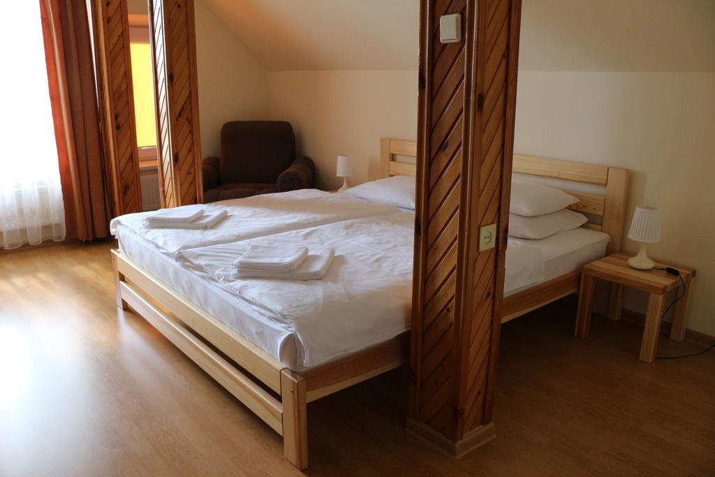 ホテル Asmonienes Sveciu Namai "Senoji Mokyklele" Smalininkai エクステリア 写真
